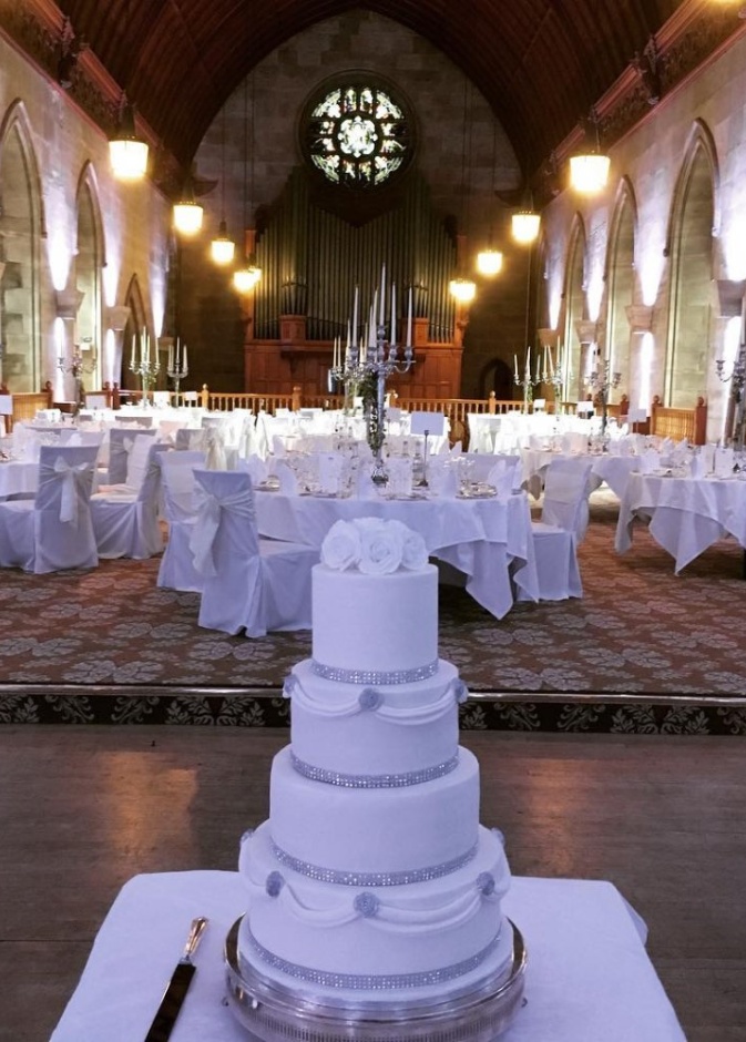  افكار لاختيار بكيه الزفاف باللون الفضي و الابيض