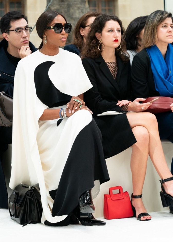 حضور نعومي كامبل عرض فالنتينو خلال أسبوع باريس للموضة