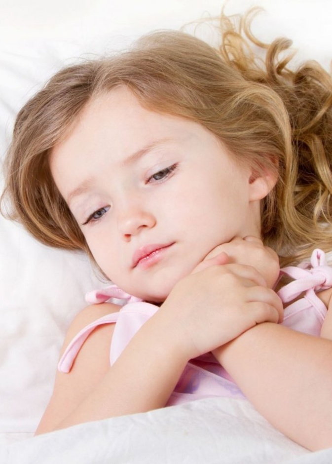 الاطفال الرضع الأكثر تاثر ببرودة الأطراف كونهم يحتاجون وقت للتكيف مع الظروف المحيطة بهم بعد الولادة