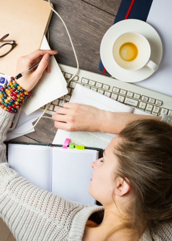 جوبيتر من أول السنة وحتى مطلع ديسمبر في تَقاطُع سلبي في البيت العاشر بيت النشاط