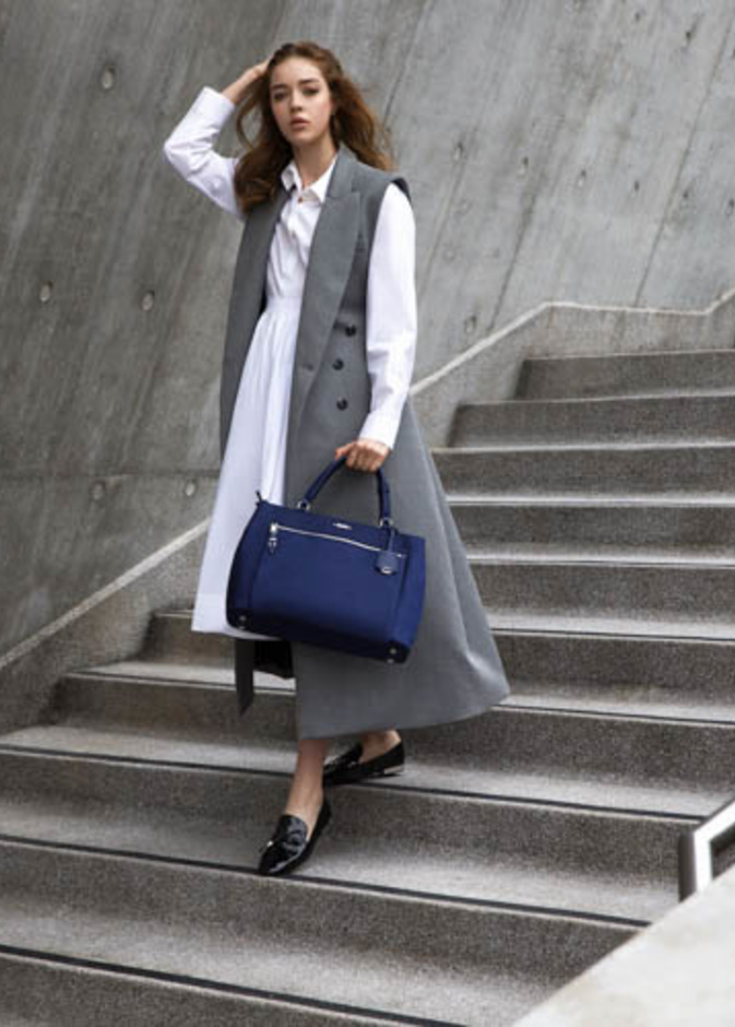 حقيبة Voyageur Ruma Crossbody بلون أزرق ألترامارين