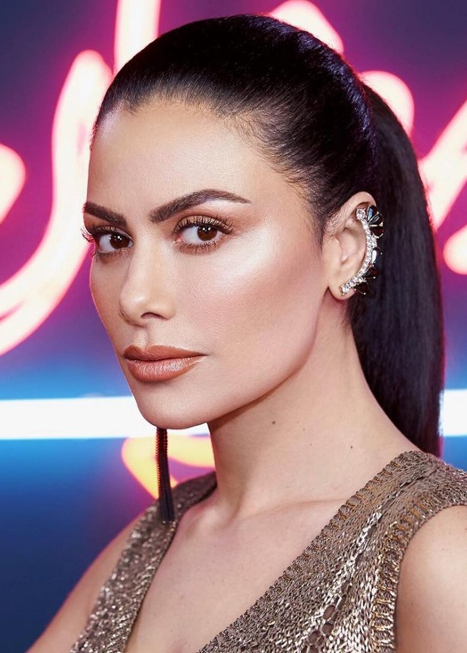صبا مبارك تميل للمكياج الخفيف والناعم