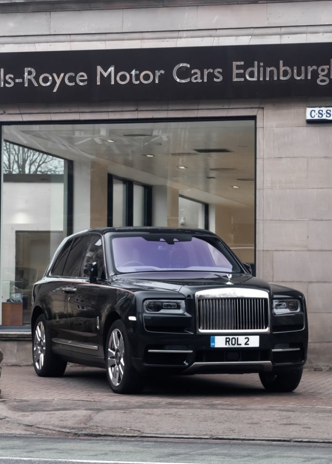 سيارة رولز رويس كولينان