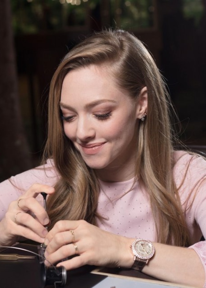  النجمة Amanda Seyfried في حوار خاص مع محاور المشاهير عدنان الكاتب