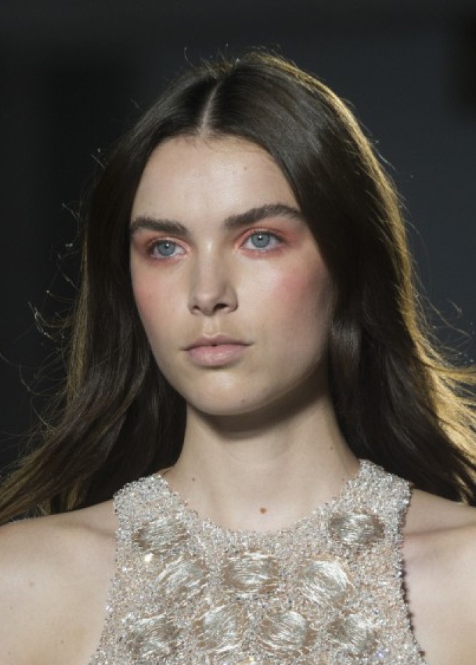 طريقة عمل مكياج العيون مع الآيلاينر من وحي دار Alberta Ferretti