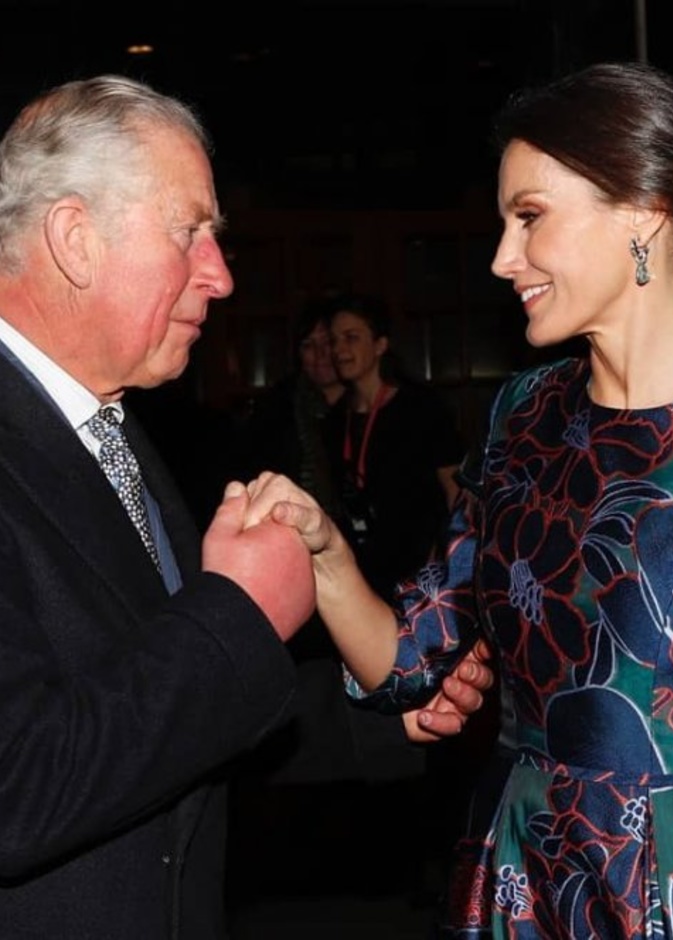 ليتيزيا ملكة إسبانيا والأمير تشارلز في افتتاح معرض فني في المتحف الوطني بلندن