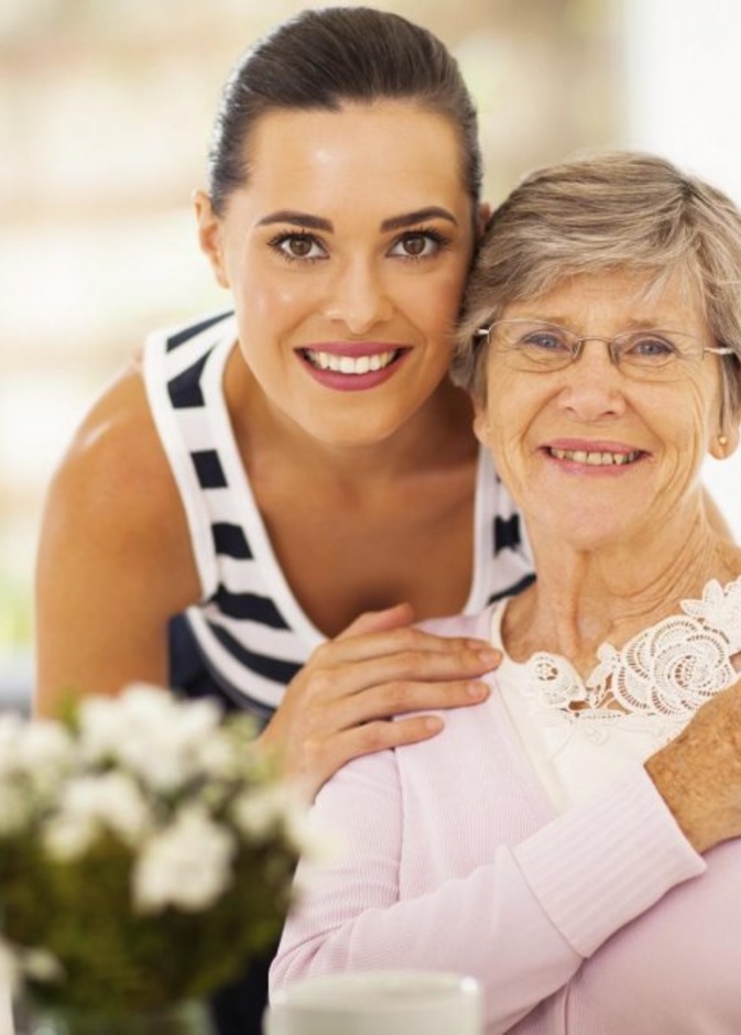 ساعدي عريسك في انتقاء هديته لأمك