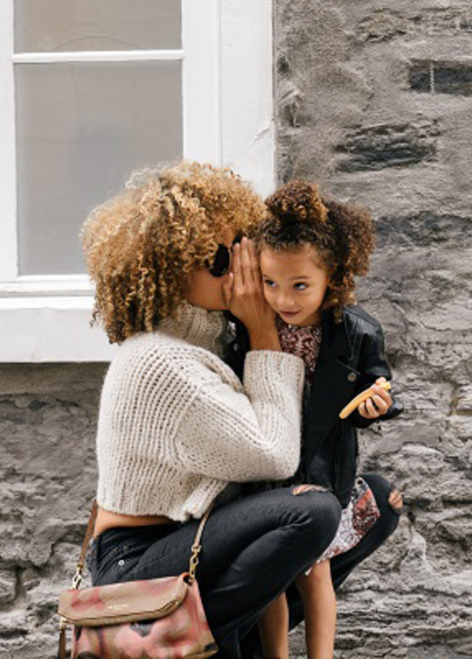 تكره العقاب وفي المقابل تلجأ إلى مساعدة أولادها على حلّ مشاكلهم