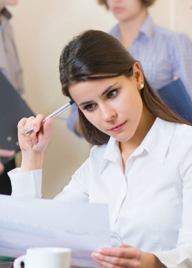 المرأة الطموحة وحلم الأمومة الجميل 