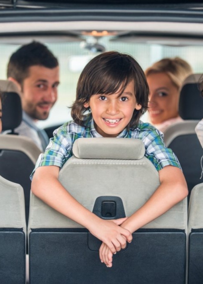 قومي بتدريب أطفالك الصغار على آداب وطرق التعامل أثناء التواجد في السيارة