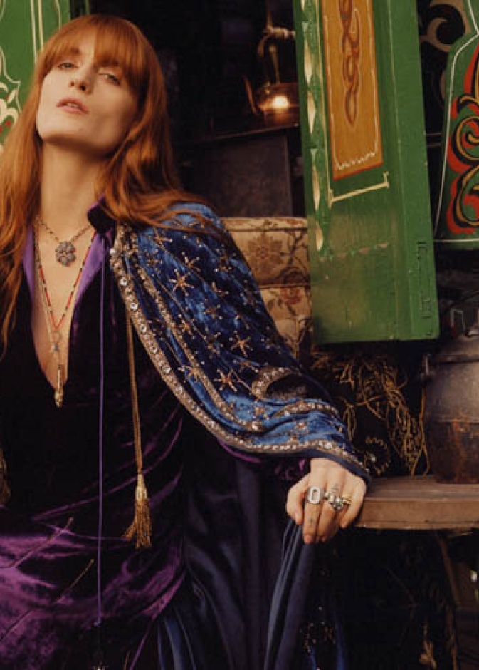Gucci تبثّ روح الإنطلاق والسفر الحر بحملتها الإعلانية مع Florence Welch