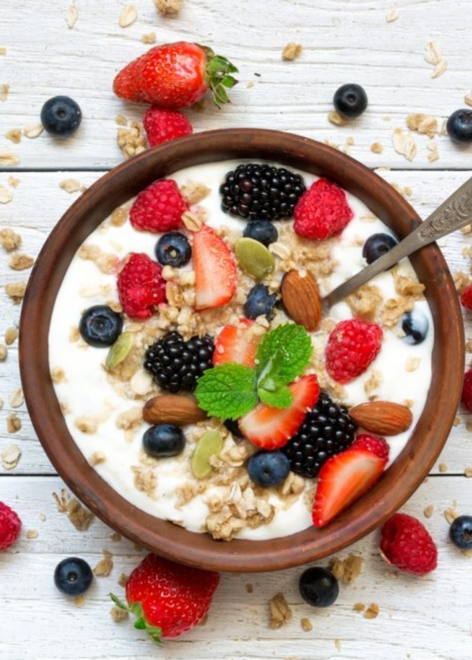 التوت غني بالألياف التي تساعد على الشعور بالشبع لفترة طويلة