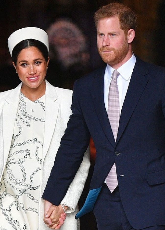 الملكة تكلف سكرتيرها السابق بمتابعة الأمير هاري وزوجته ميغان ماركل