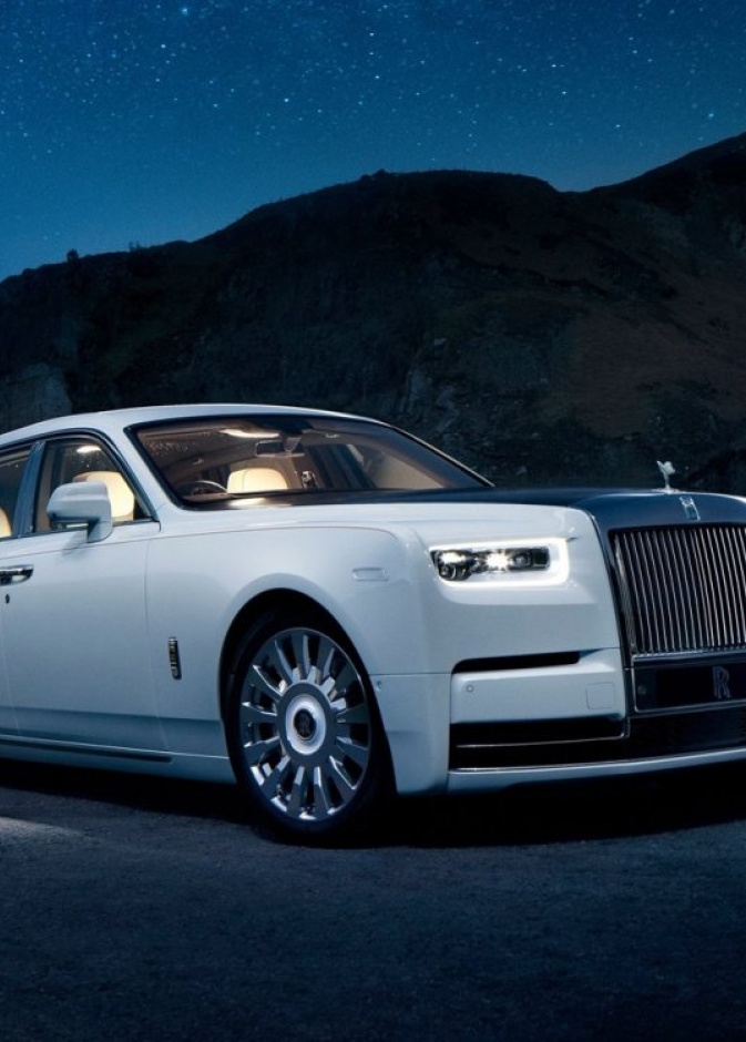 كشفت شركة رولز رويس النقاب عن نسخة خاصة من سيارتها فانتوم Phantom 