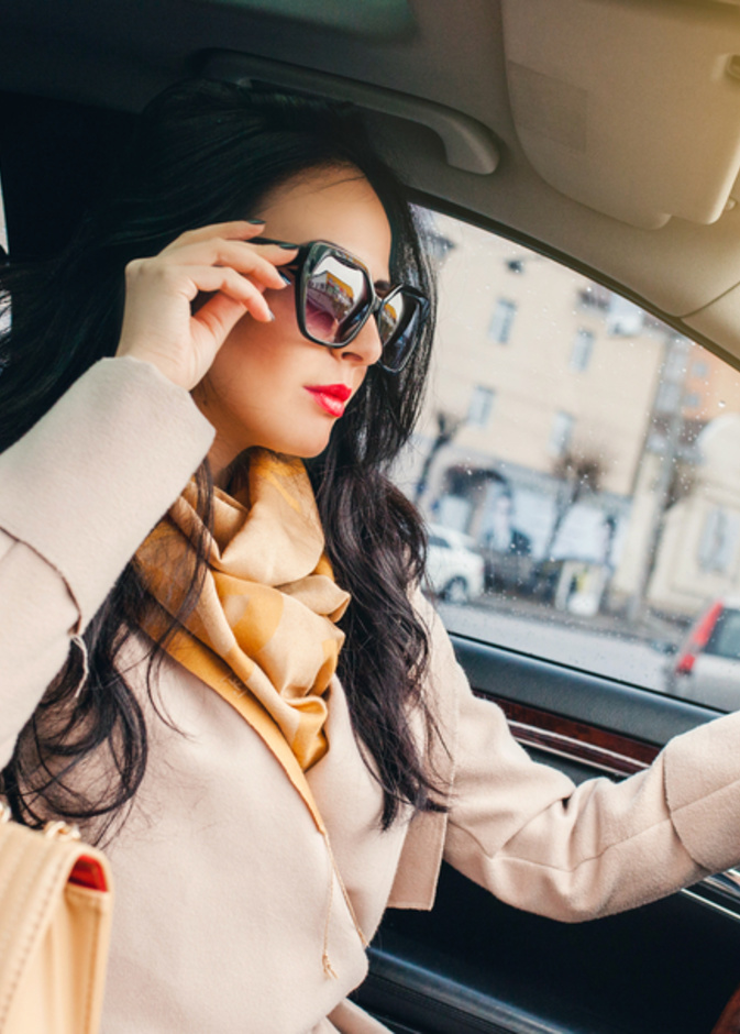 لكل ظروف في القيادة نظارات مخصصة يجب أن تختاريها بعناية لقيادة آمنة 