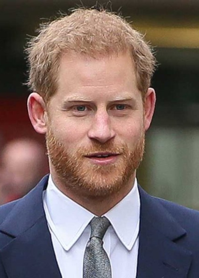  الأمير هاري قابل دافني دن 3 مرات