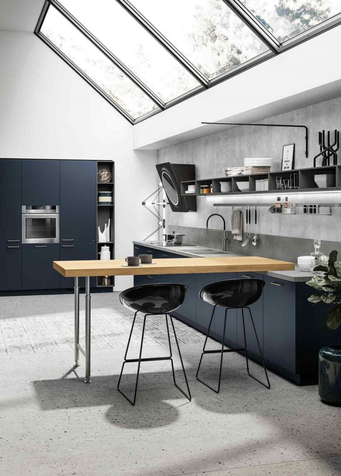 الرفوف تجعل من ديكور المطبخ أكثر حيوية