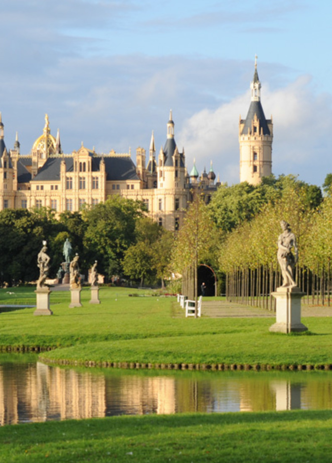 Burg Eltz من بعيد