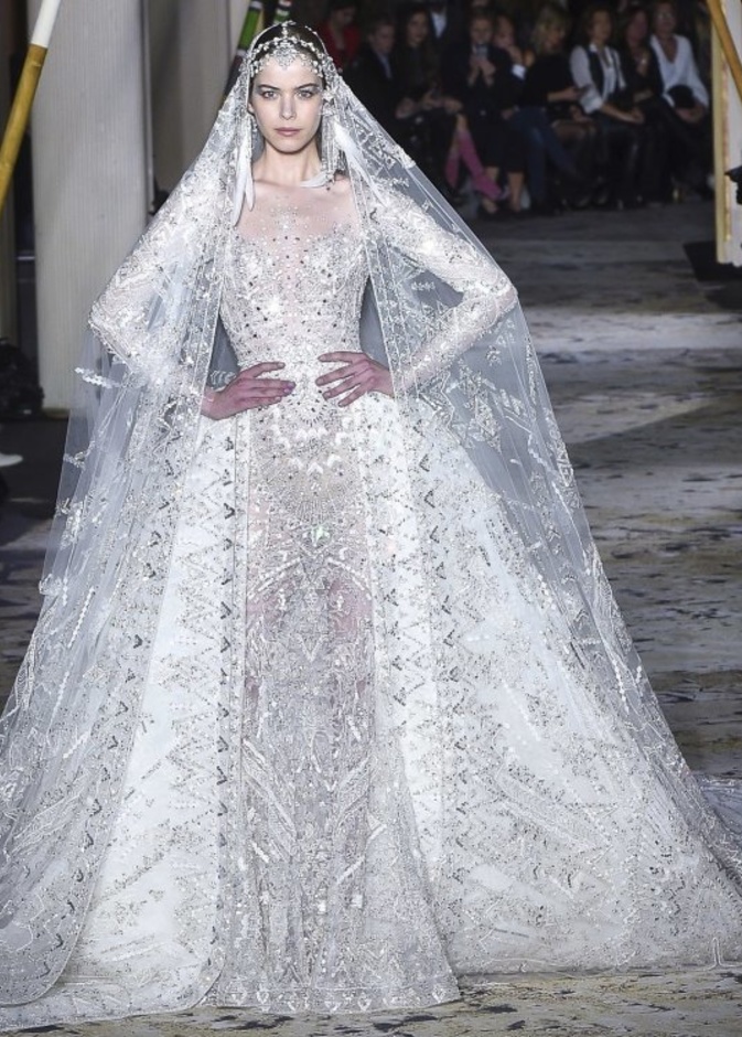 الطرحة تُكمل جمال الفستان وتُبرز أناقته