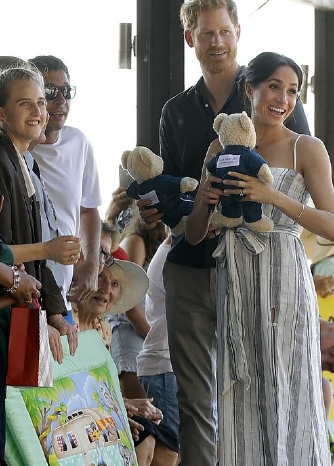 الأمير هاري وميغان ماركل تلقوا 236 هدية لطفلها القادم