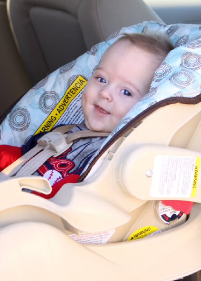 احرصي على أن تضعي الأطفال دائما في المقعد الخلفي في السيارة