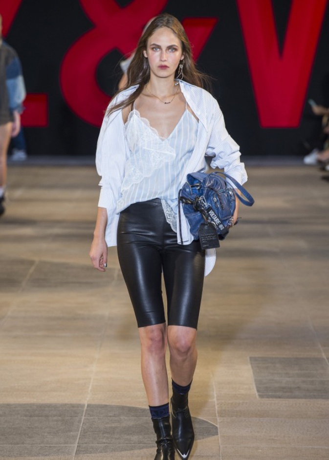 سيكليست أخضر مع شورت قصير فوقه من Blumarine