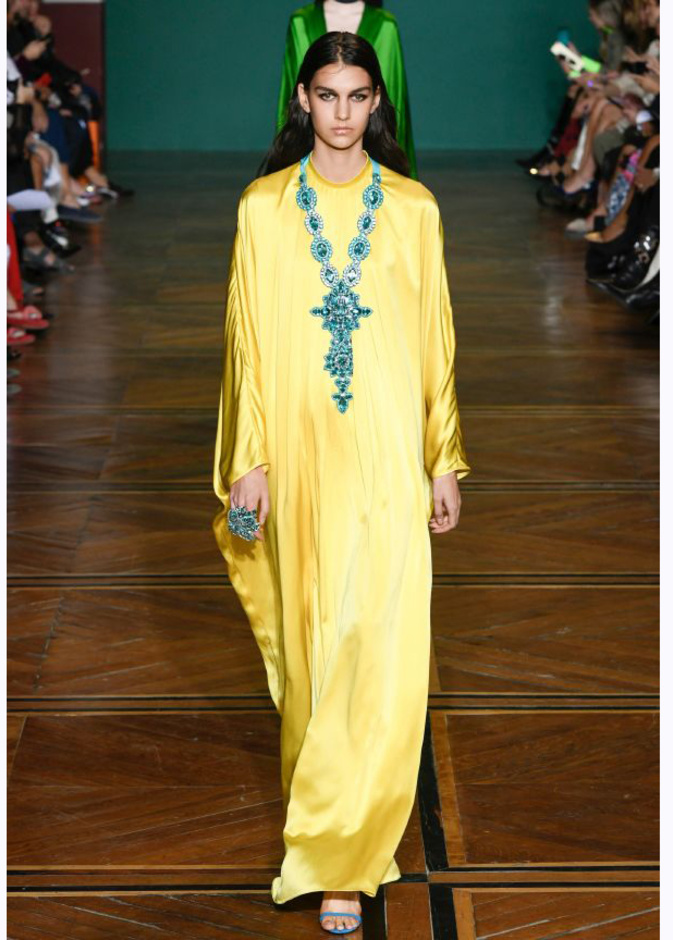 اطلالة شرقية من Carolina Herrera 