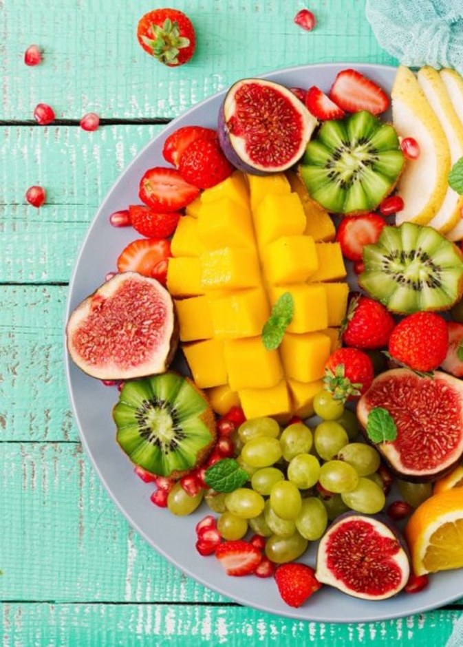  يمدنا فصل الصيف بالعديد من الفواكه اللذيذة التي تساعدنا على انقاص الوزن