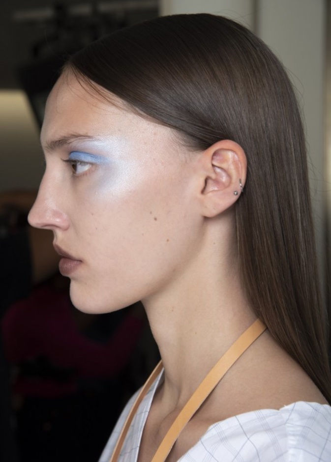 جربي دمج الهايلاتر مع ظلال العيون