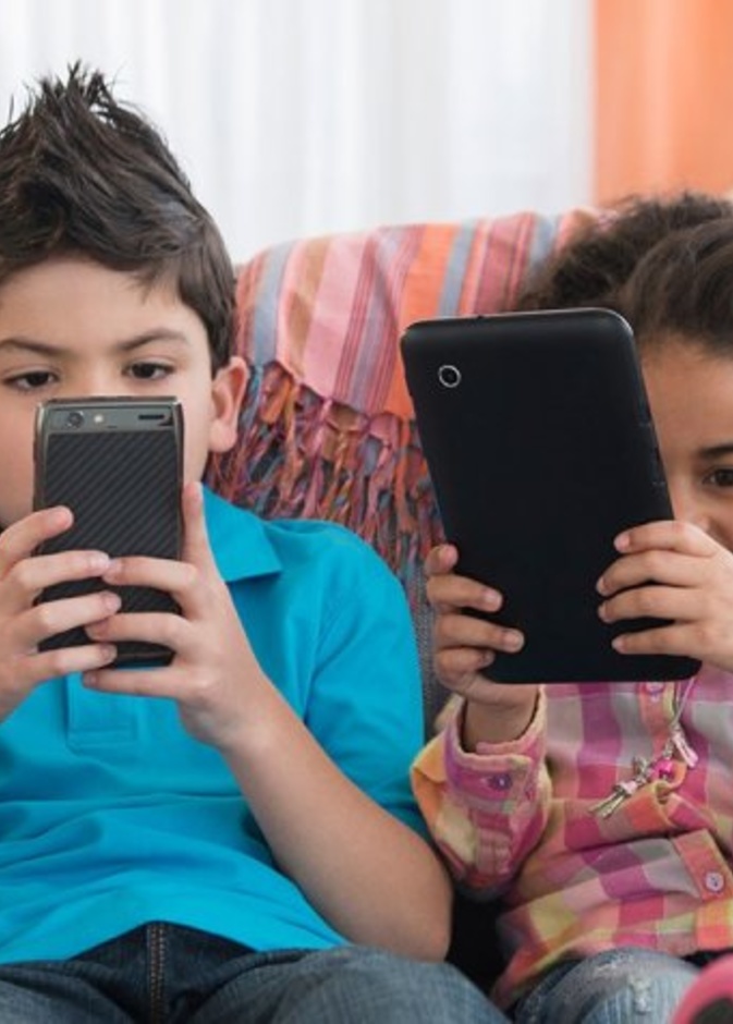  تأثير شاشات الهاتف المحمول والتابلت على الاطفال في المستقبل