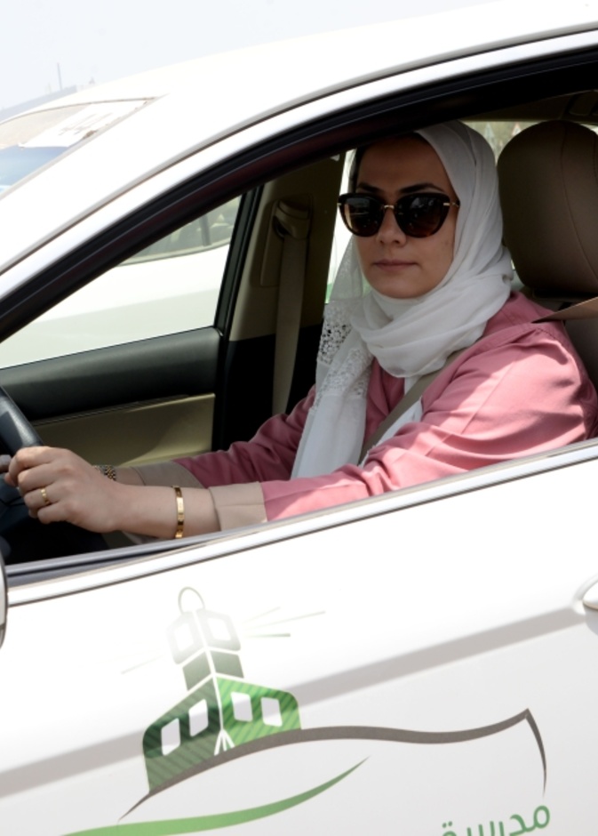 مدارس تعليم القيادة للمرأة السعودية في جدة