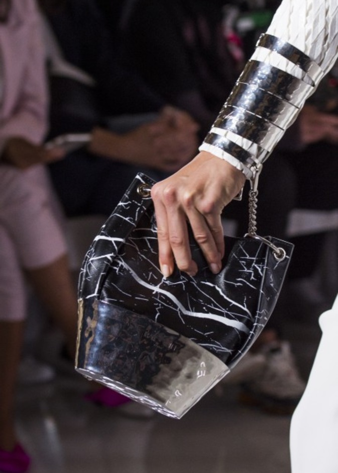 اكسسوارات الأساور الكبيرة احدث موضة في ربيع 2019 من Chanel