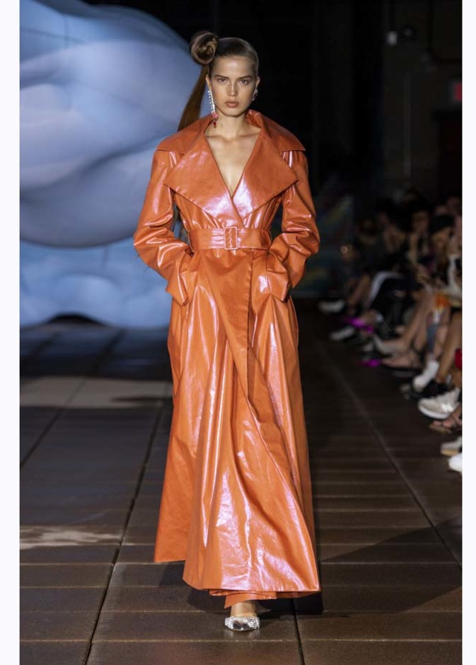  بليزر على شكل قميص جذاب من Brandon Maxwell