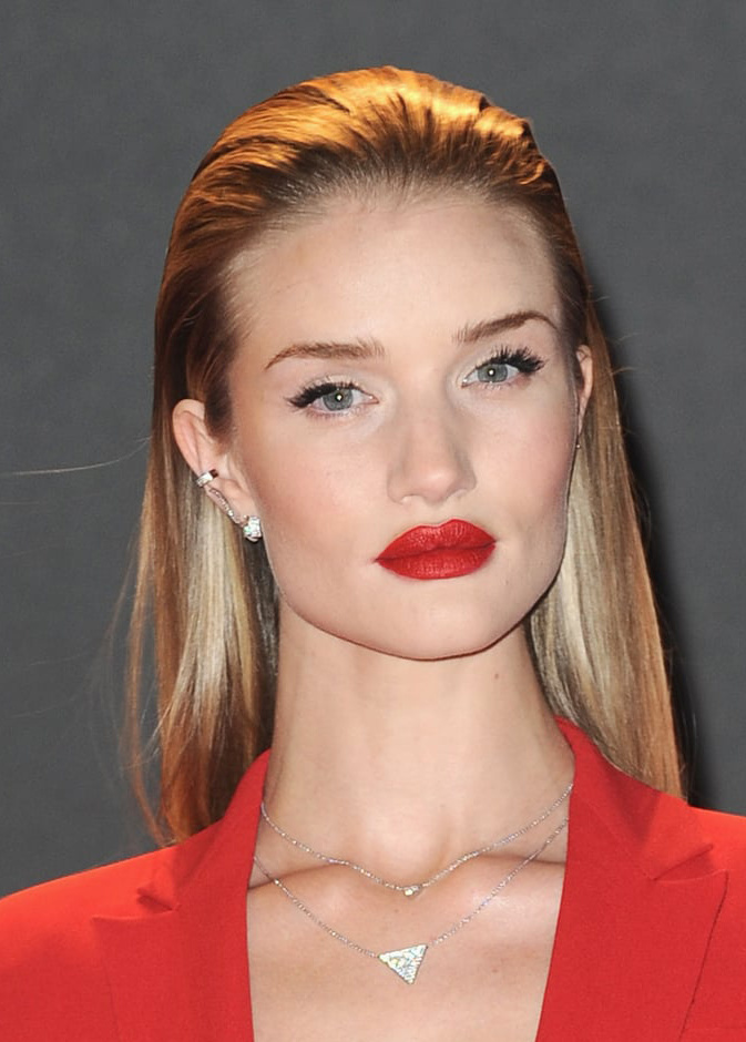 روزي هنتنغتون ترتدي أقراط لورين شوارتز Lorraine Schwartz