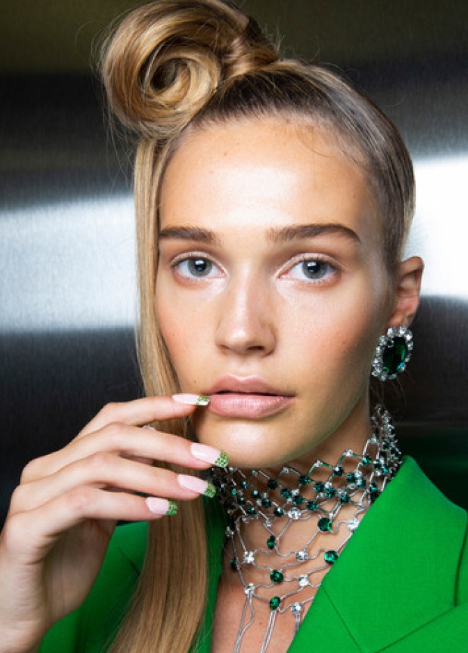 مناكير الفرنش الملون ‏2019 من ‏Jeremy Scott