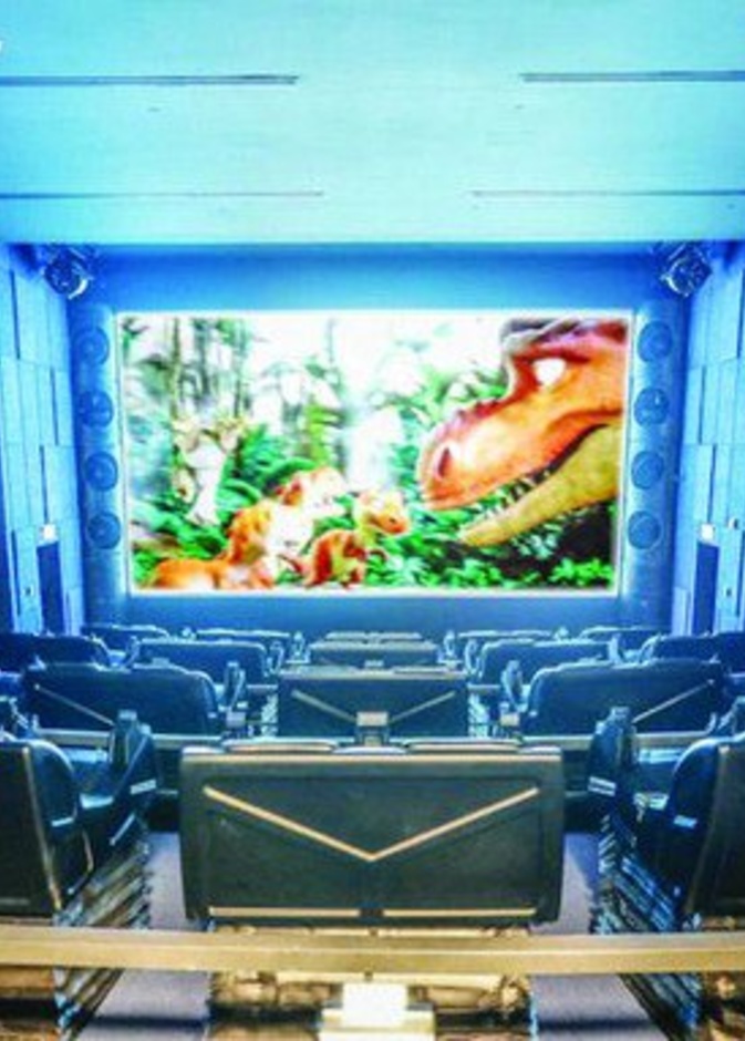  تتميز القاعة بتقنية متطورة ومبتكرة