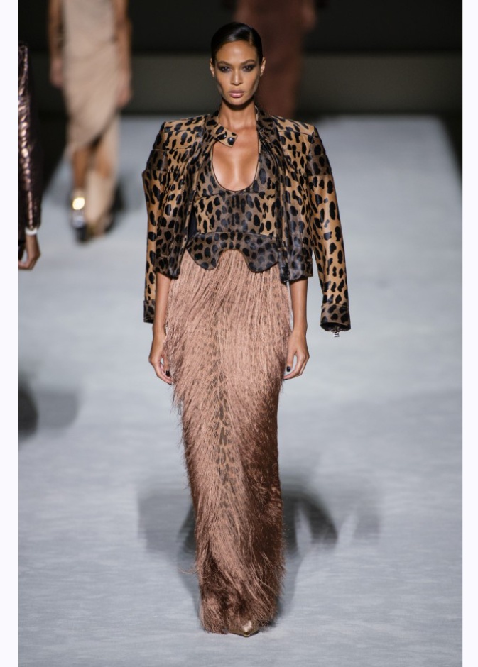 بدلة جميلة من Christian Siriano