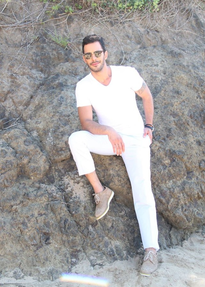 بدلة التوكسيدو الفاخرة من المخمل بأسلوب باريش الراقي