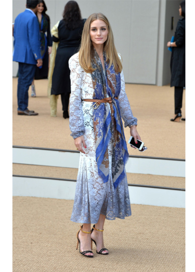 سكارف فورمال من Alexander McQueen 