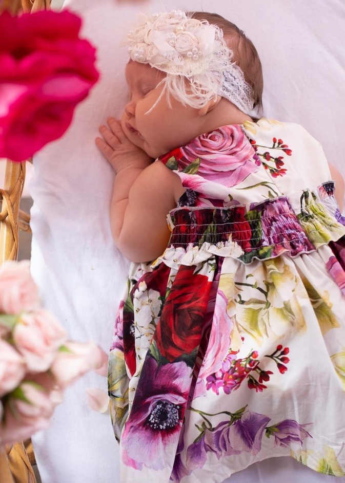 جيسيكا سمبسون تظهر وجه طفلتها برايدي لأول مرة عبر صفحتها على انستقرام