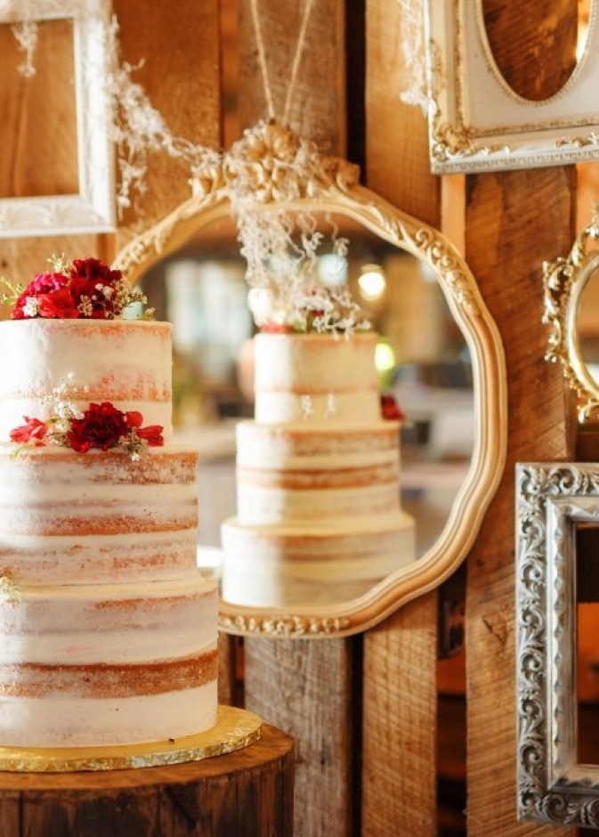 إستخدمي المرايا بطريقة فنية و مبتكرة و كخلفية رائعة لطاولة الحلويات