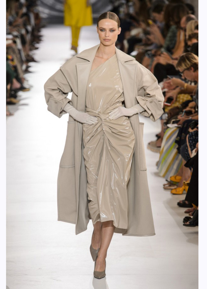  إطلالة جميلة من Max Mara