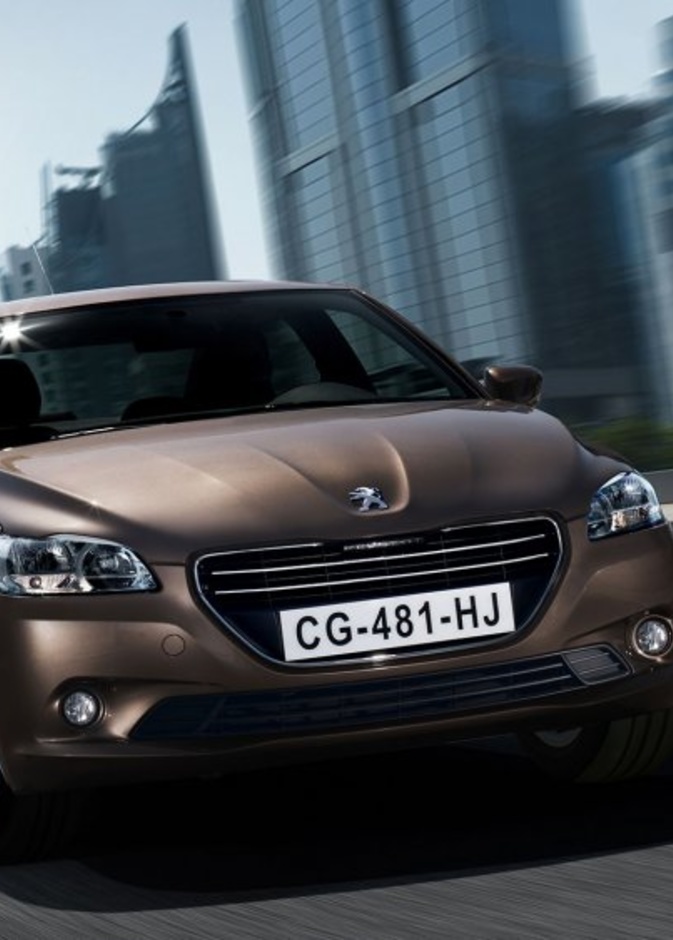 كماليات في سيارة بيجو 301