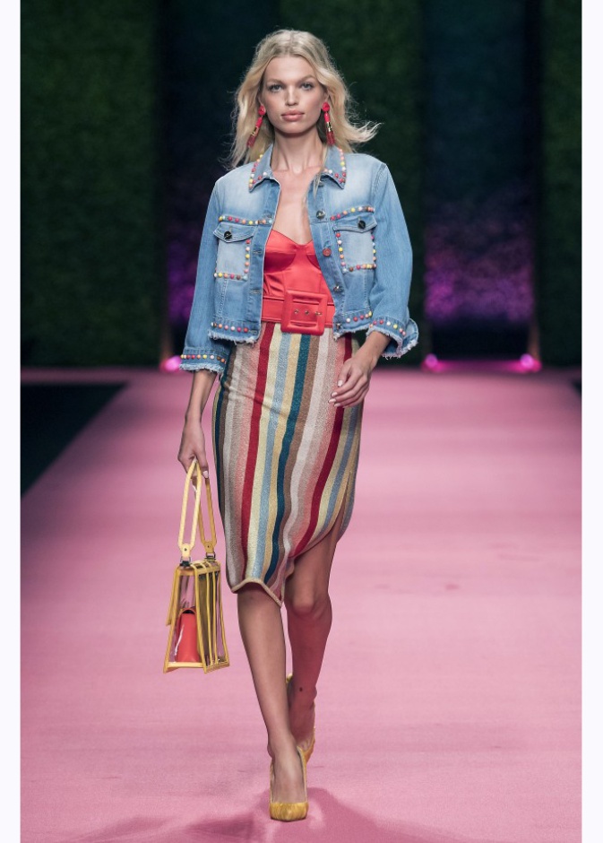 إطلالة ساحرة من Elisabetta Franchi