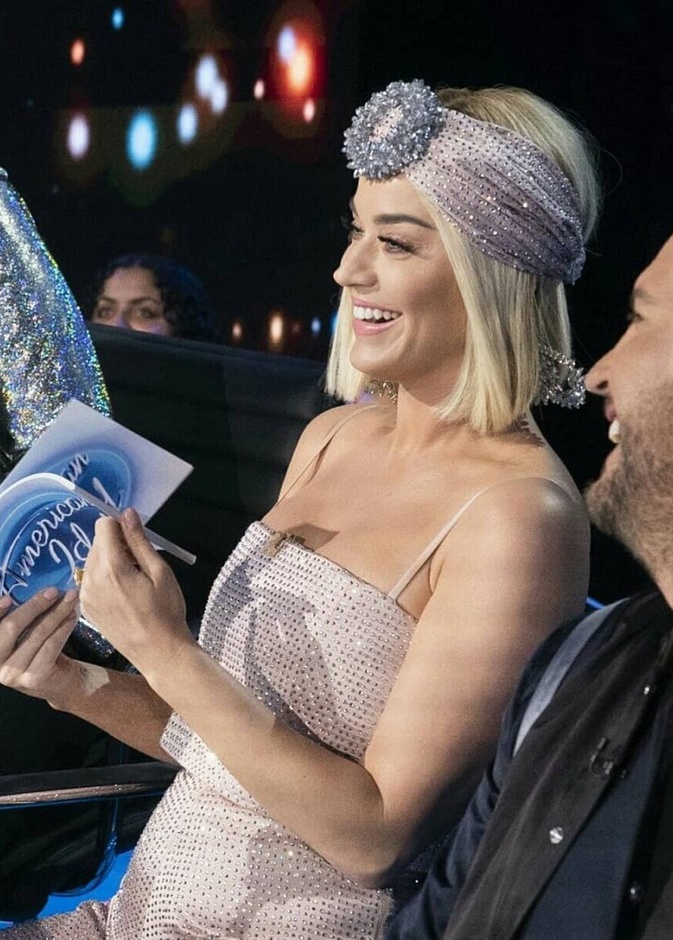 يبدو أن كيتي بيري أمضت أوقات ممتعة في برنامج American Idol يوم أمس