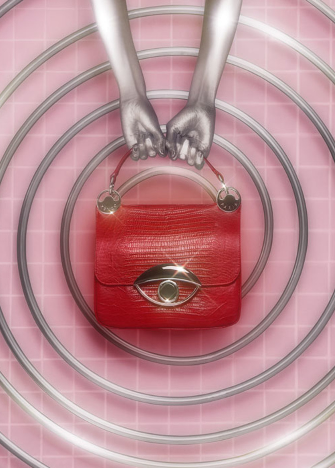 Kenzo تبتكر مجموعة حقائب باستخدام تصميم العين