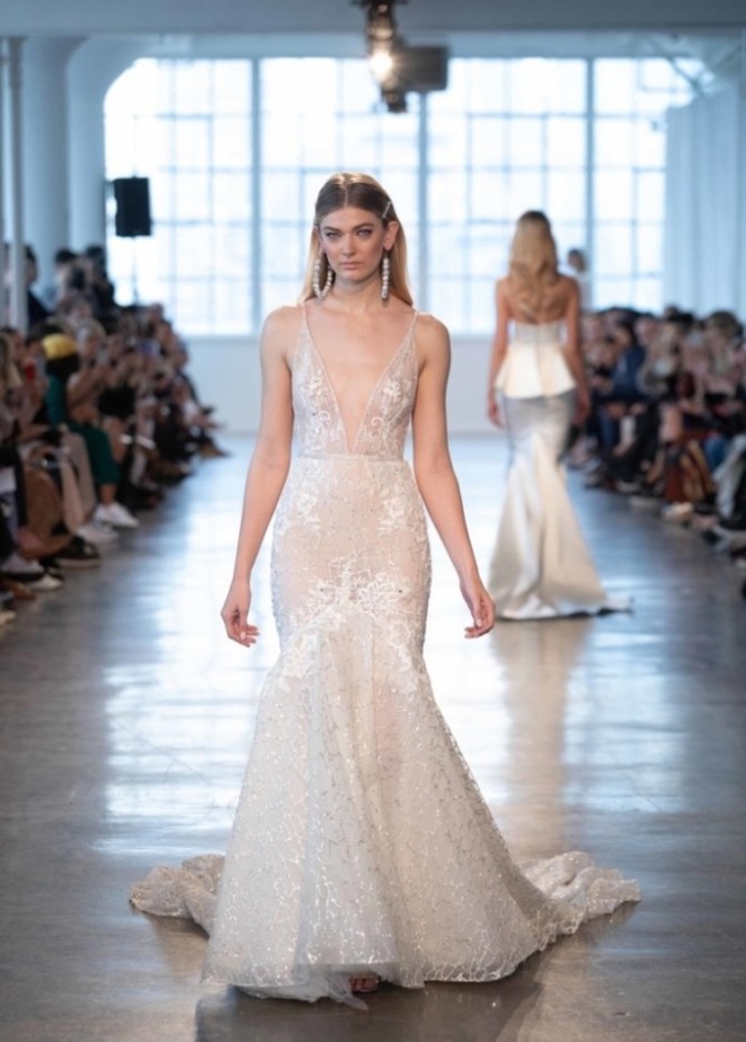 فستان من allison webb