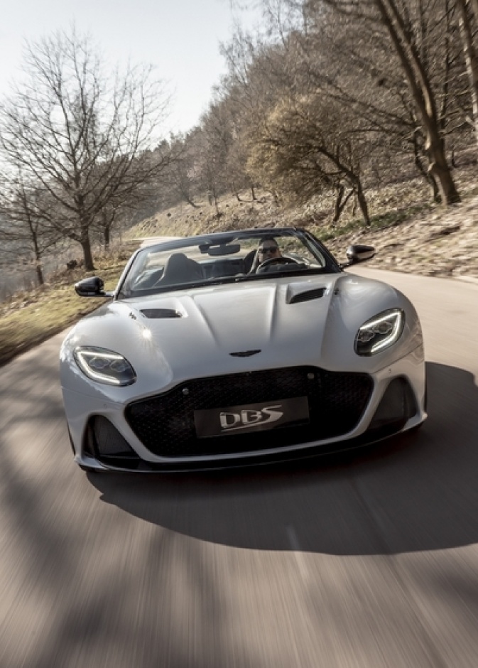 أستون مارتن تتحضر لإطلاق سيارة رياضية مكشوفة