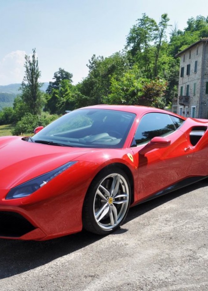 استدعاء 31 سيارة فيراري في السعودية خشية احتراقها