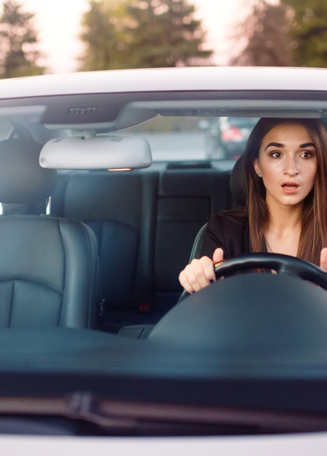 خطوات بسيطة تضمن للسائقة الارتقاء في نمط قيادتها إلى مستوى السائقين المحترفين